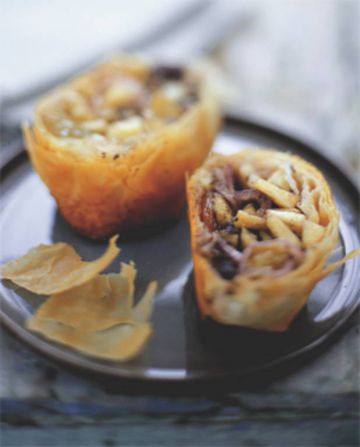 Strudel salé aux pommes, gros raisins et boudin noir