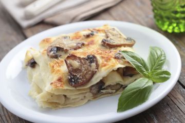 Lasagne aux champignons, tofu, sauce béchamel et soja