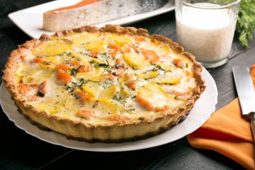 Quiche aux trois fromages, pommes de terre et saumon