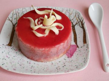 Bavarois aux fraises sur génoise