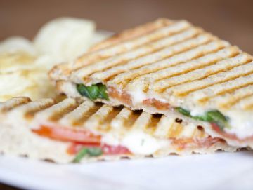 Panini italien aux tomates et mozzarella