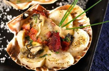 Gratin d'huîtres et saint-Jacques au magret fumé