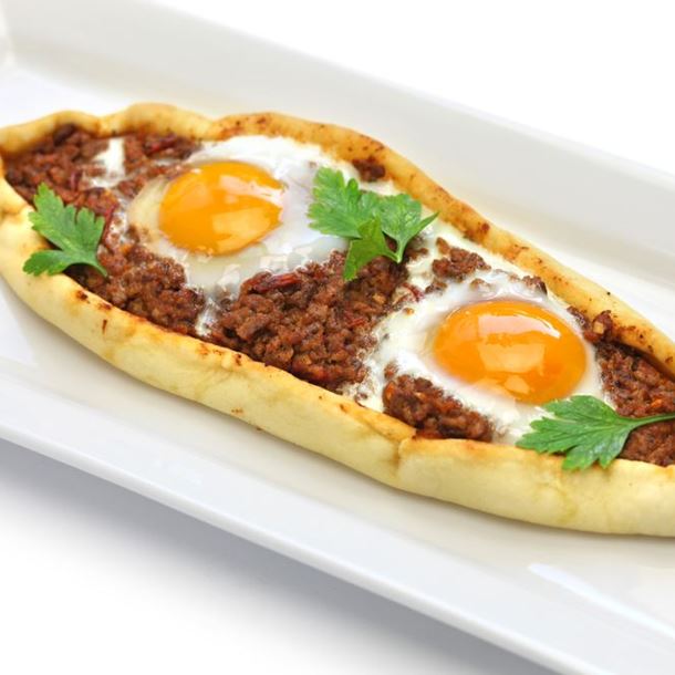 Egg boat à la viande hachée