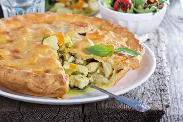 Tourte à la dinde, carottes et petits pois