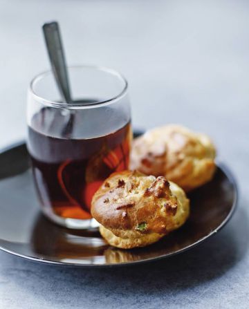 Mini-gougères au gorgonzola et aux noix