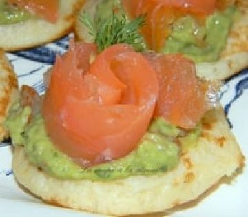 Blinis au saumon et guacamole