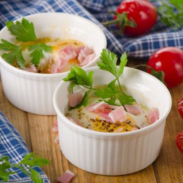 Œufs cocotte au jambon et au cheddar