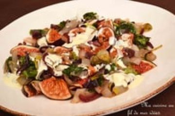 Salade tiède de chicons, laitue et figues, sauce au cambozola