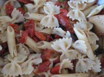 Salade de pâtes aux légumes du soleil