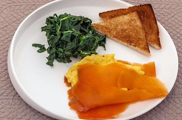 Brouillade au saumon fumé et aux épinards