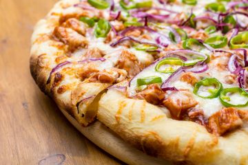 Pizza au poulet et fromage