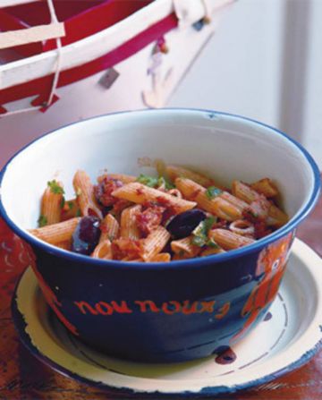 Pâtes au thon à la tomate et aux olives