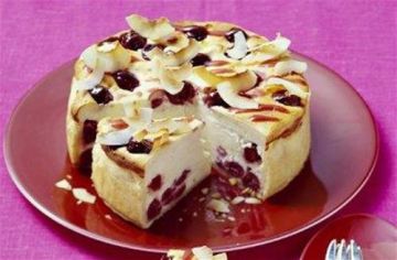 Gâteau au fromage blanc, aux cerises et à la noix de coco