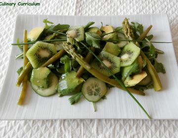 Green salad - Salade verte avocat, asperges haricots verts, kiwis, concombre , roquette, facile
