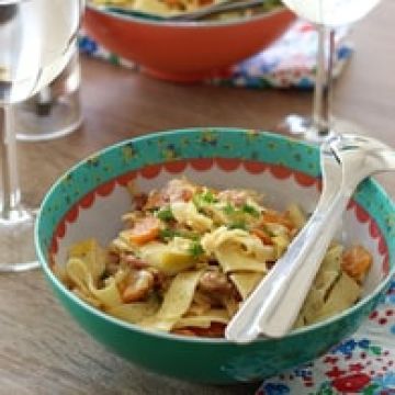 Tagliatelles poireau, carotte et poitrine fumée