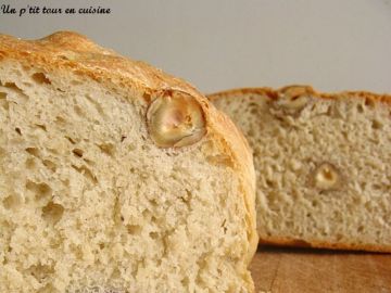 Pain à la farine bise de blé et aux noisettes