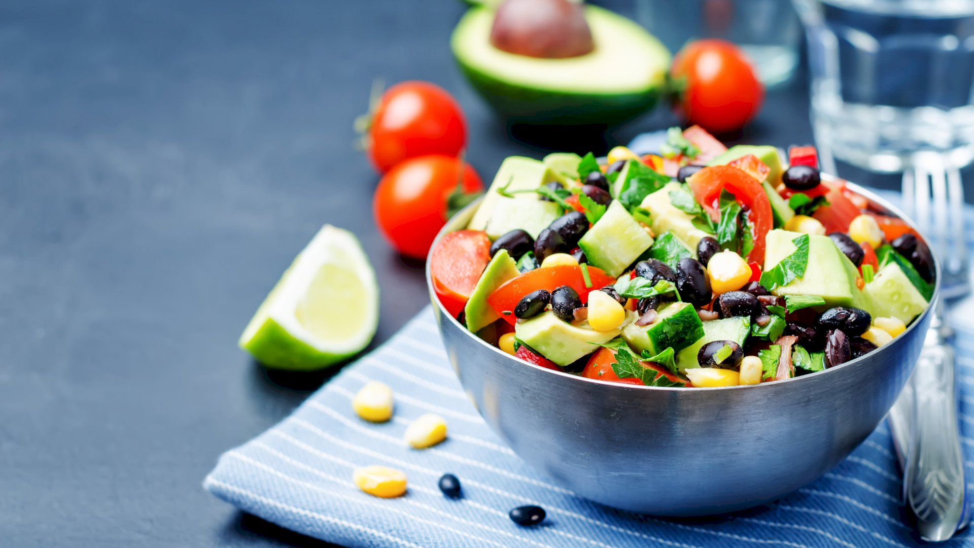 Salade d'avocat et de haricots noirs