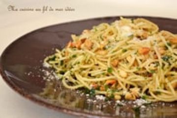 Spaghetti au beurre et pignons de pin