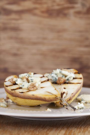 Poires grillées au roquefort et aux noix