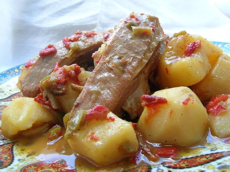 Sauté d'agneau aux poivrons et à la cannelle