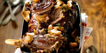 Gigot d’agneau aux cèpes, cuit au four