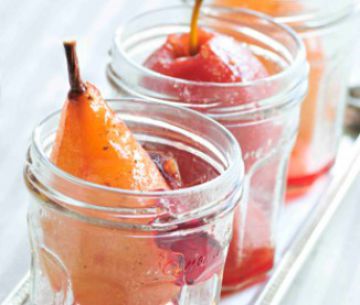 Fruits pochés à la gelée de groseilles et fèves de Tonka