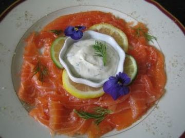 Saumon gravlax, emulsion citronnee a l 'aneth!