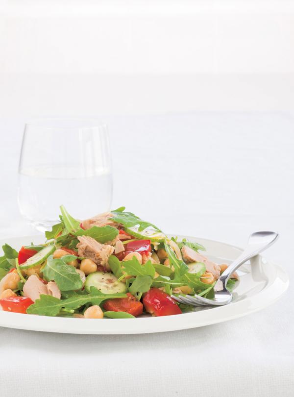 Salade repas aux pois chiches et au thon | Ricardo