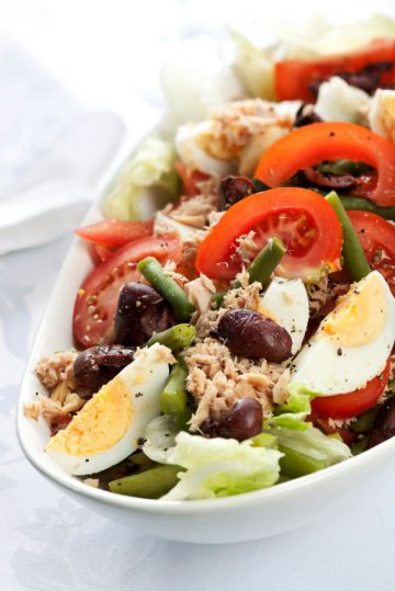 Salade légère de thon, tomates, oeufs durs et haricots verts