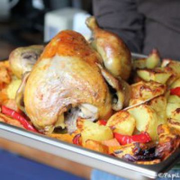 Pintade au four et pommes de terre rôties
