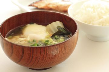 Soupe miso douceur à l’œuf poché