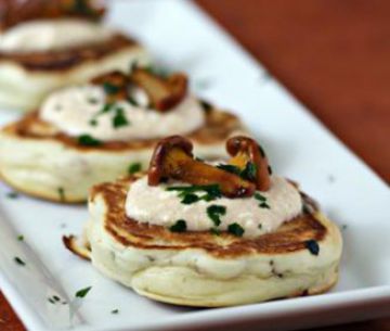 Blinis aux champignons, crème à la feta