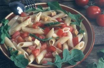 Salade de penne à la tomate