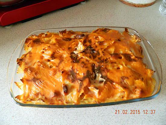 Gratin de pâtes aux knackis et béchamel à la tomate