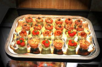 Verrines de mousse d'avocat et de tomates confites