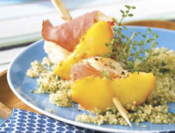 Brochettes de lotte aux pêches et au thym