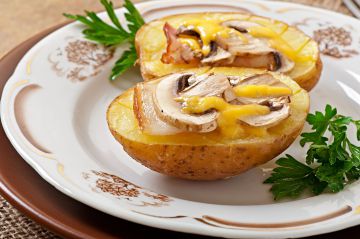 Pommes de terre farcies au canard, cheddar et champignons