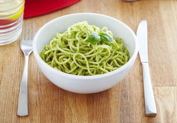 Spaghettis au pesto de roquette maison