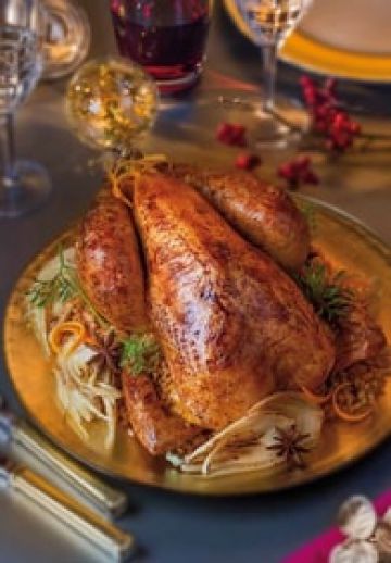 Chapon fermier rôti aux parfums d'agrumes et d'anis