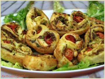 Palmiers au basilic, pignons et tomates cerises
