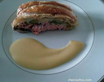 Feuilleté tressé au saumon et poireaux