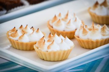 Tartelettes à la rhubarbe meringuées