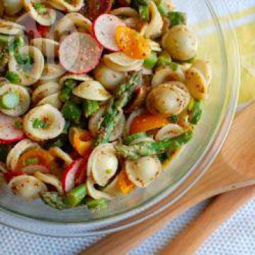 Salade de pâtes orecchiette et d'asperges sauce moutarde