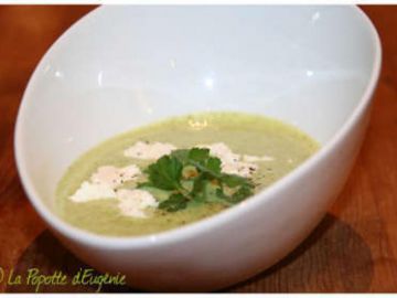 Soupe courgette, ail & fines herbes
