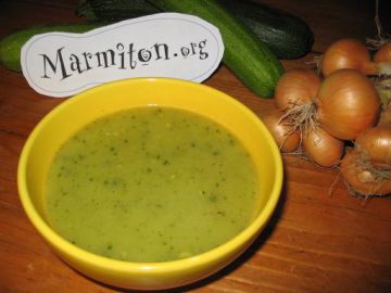 Soupe à la courgette et au curry